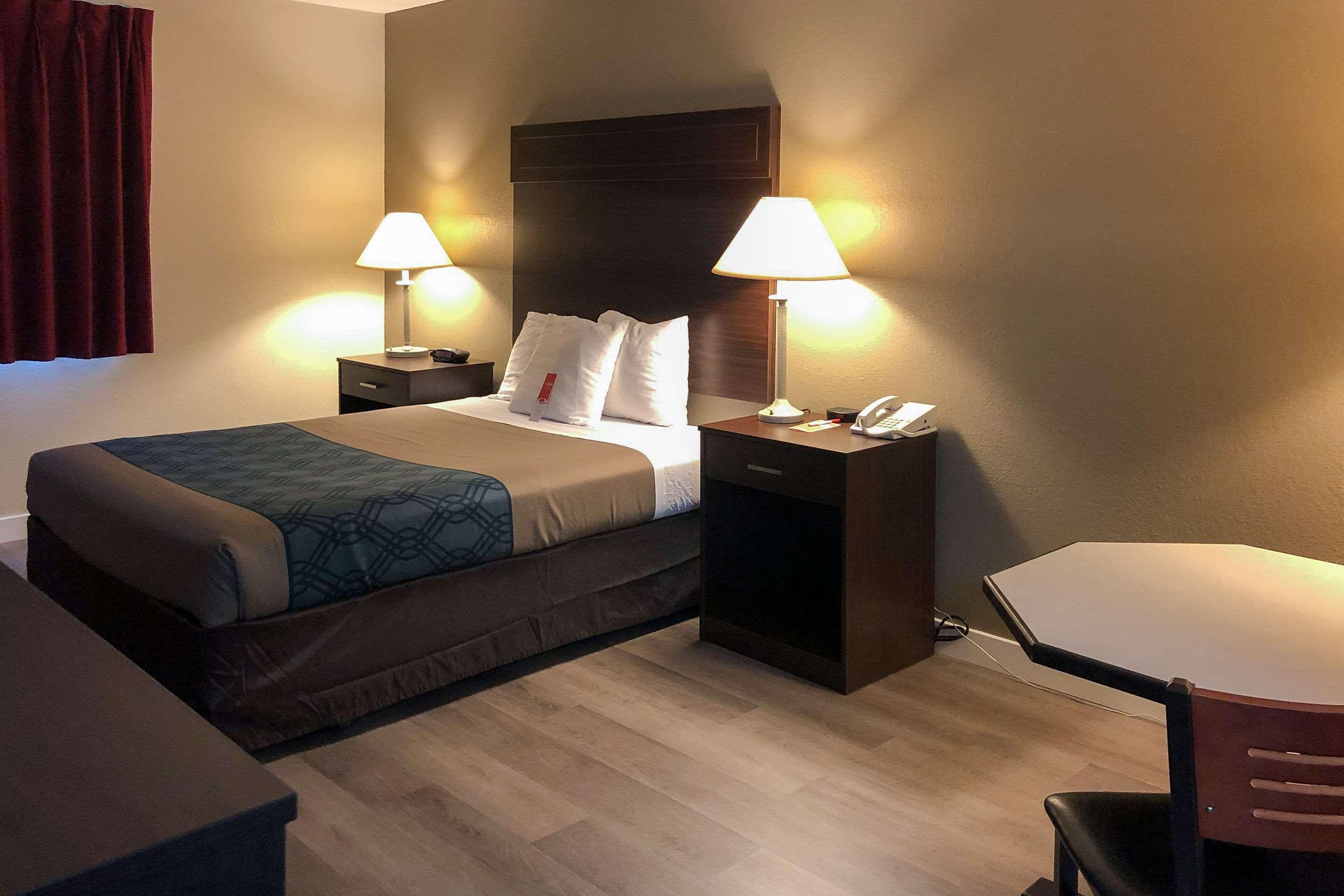 סקווים Ocean Star Inn מראה חיצוני תמונה