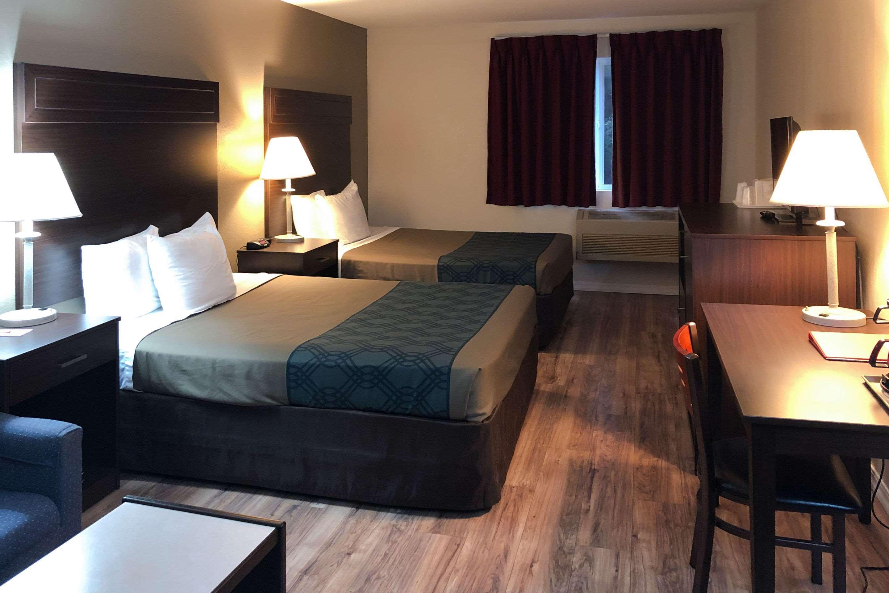 סקווים Ocean Star Inn מראה חיצוני תמונה