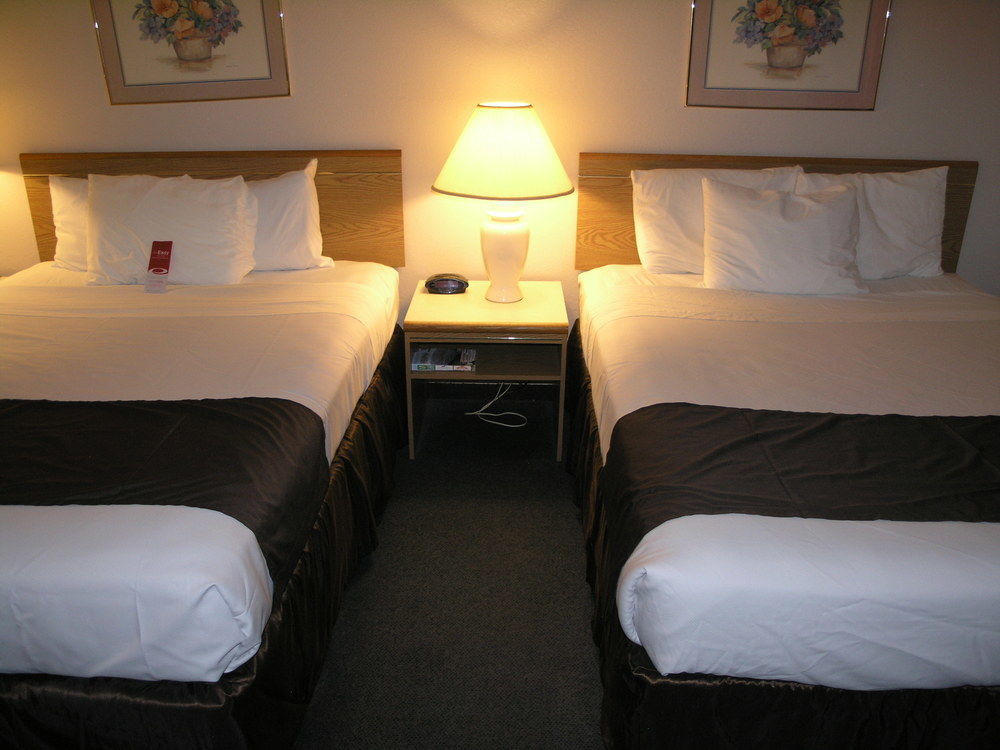 סקווים Ocean Star Inn מראה חיצוני תמונה
