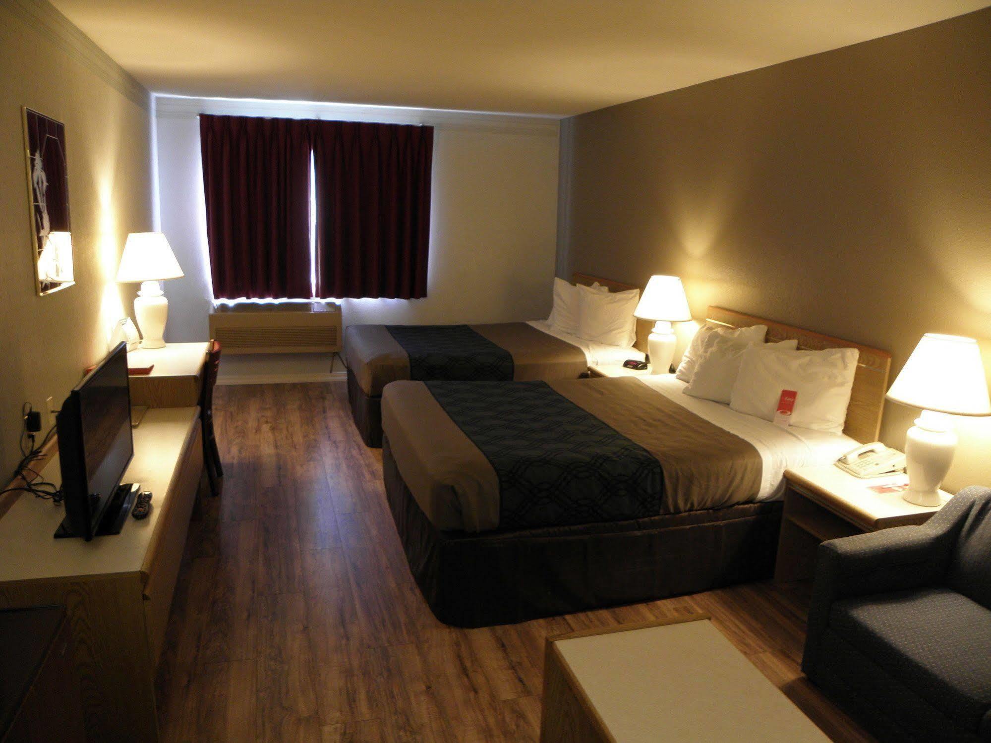 סקווים Ocean Star Inn מראה חיצוני תמונה